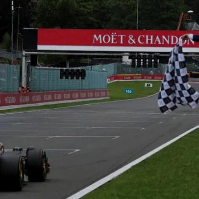 Verstappen vence e iguala recorde de Schumacher
