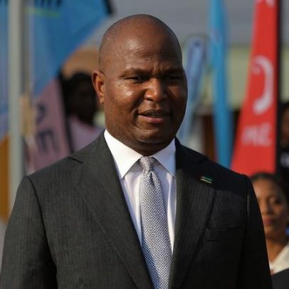 Líder da Frelimo pede reflexão sobre a idade da reforma