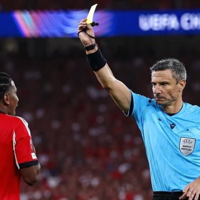 Árbitro esloveno Slavko Vincic apita Benfica-Nápoles