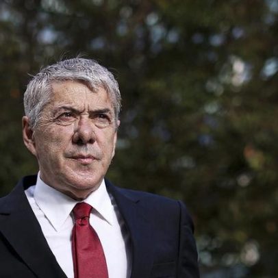 Sócrates admite ofertas de viagens a Abu Dhabi