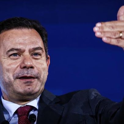 Montenegro vê bom sinal a oposição querer menos