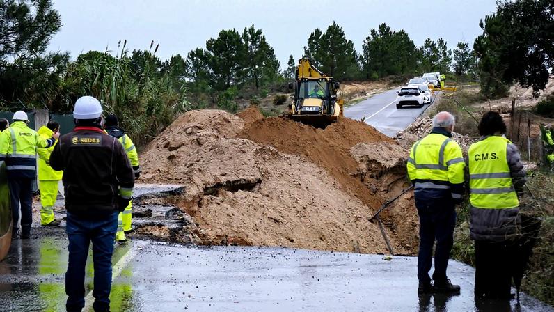 A quase totalidade (mais de 93%) dos sinistros cobertos por apólices corresponde a seguros de habitação e de atividades comerciais e industriais.