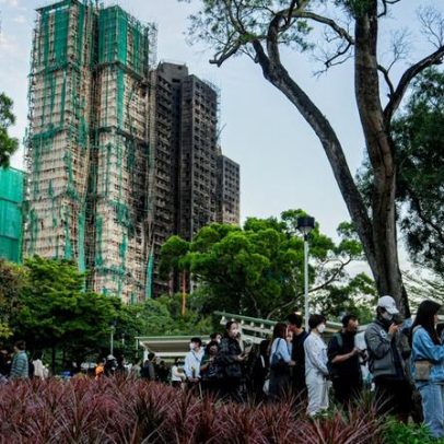 Hong Kong anuncia investigação independente ao incêndio e mantém eleições