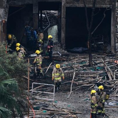 Estudantes que exigiram justiça após incêndio em Hong Kong são suspensos