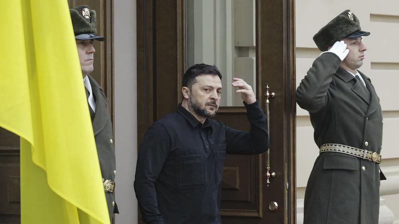 Zelensky dialoga por telefone com negociadores