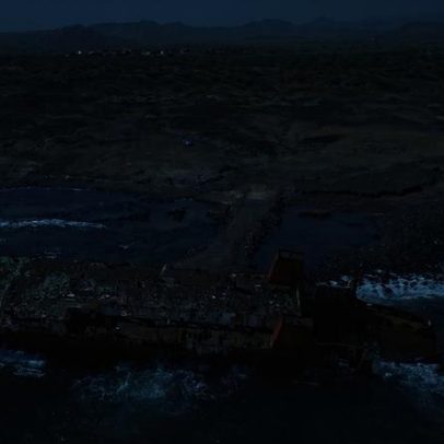 Aldeia cabo-verdiana convive com navio naufragado
