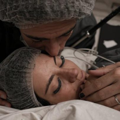 Ricardo Mangas e Carly Santos dão as boas-vindas ao primeiro filho
