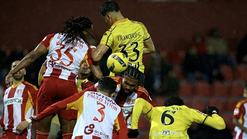 Rúben Semedo recebe cartão vermelho e falha reencontro com o FC Porto