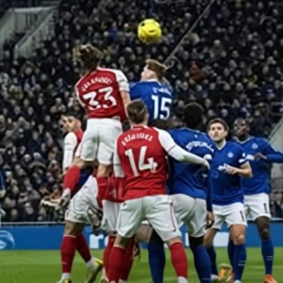 Gyökeres coloca o Arsenal no topo da classificação