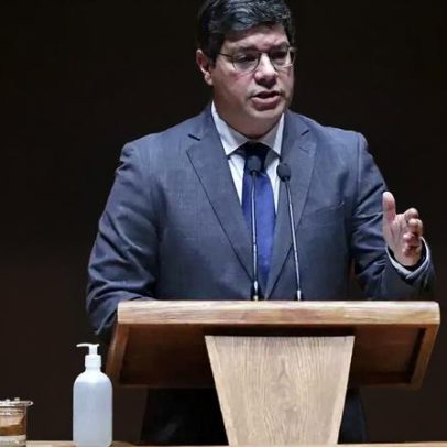 Ministro António Leitão Amaro afirma não viver neste país e acusa PS