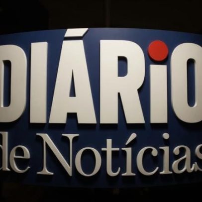 Bandeira Azul hasteada na escola Cristovão Colombo