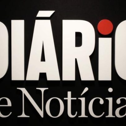 Queda de árvore fecha estrada em São Roque do Faial