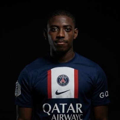 Ex-promessa do PSG desaparece misteriosamente do futebol