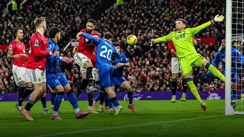 Manchester United entra com tudo e Diallo deu vantagem a Amorim