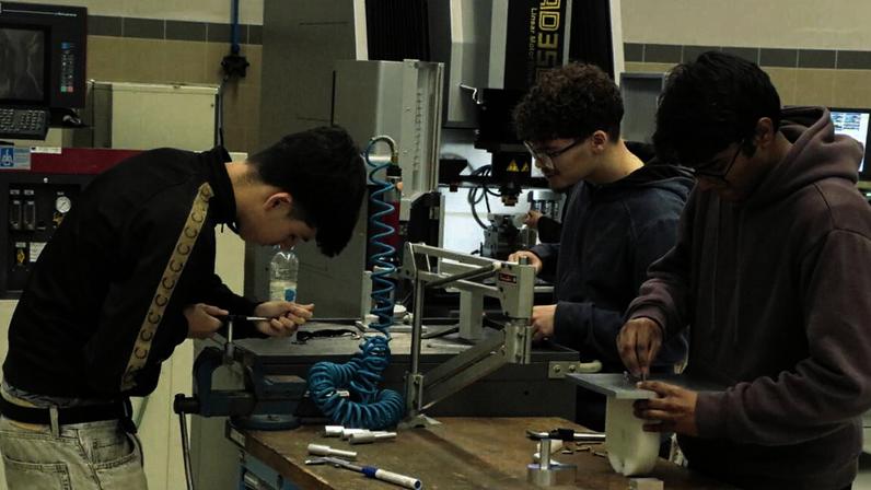 Tecnologia e indústria ganham destaque em novos cursos profissionais