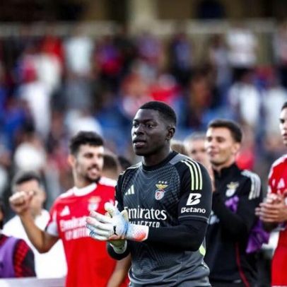 Mourinho altera seis jogadores no onze do Benfica em Faro