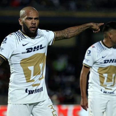 Dani Alves compra clube português e admite voltar a jogar