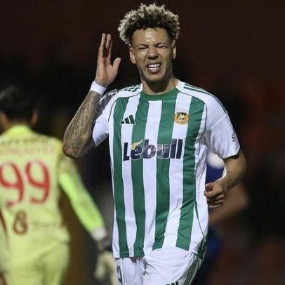 Clayton aproxima-se de Pavlidis no topo da lista de goleadores