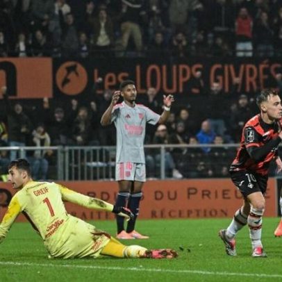 Lyon de Fonseca sofre derrota com Lorient e afasta-se do topo