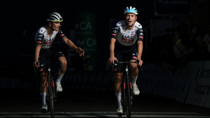 João Almeida permite a vitória a Jan Christen no Alto da Fóia, na 2.ª etapa da Volta ao Algarve 2025