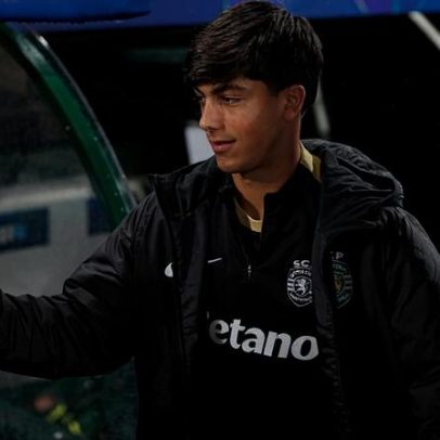 Sporting renova contrato com jovem promessa