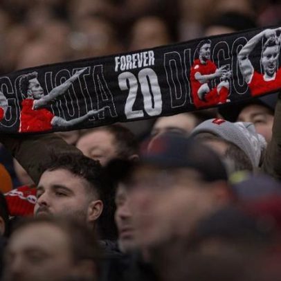 Anfield volta a homenagear Diogo Jota aos 20 minutos