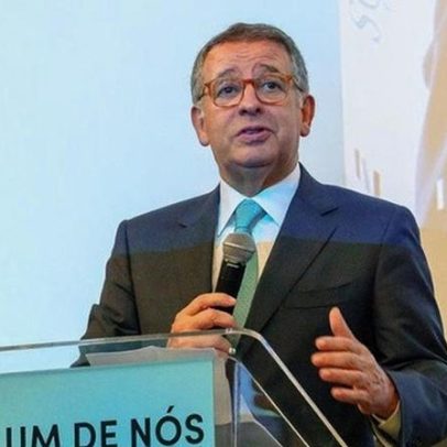 Seguro formaliza candidatura com entrega de 10.000 assinaturas