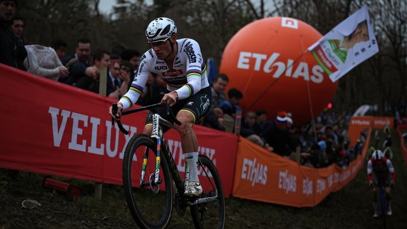 Mathieu van der Poel venceu a Taça do Mundo de ciclocrosse de Namur