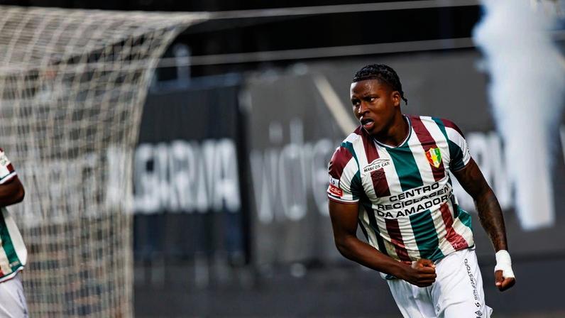 Sidny Cabral tem o perfil exato que Mourinho procura.