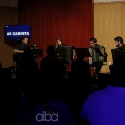 Classe de Acordeão atua na Noite DeCA no Cineteatro Alba