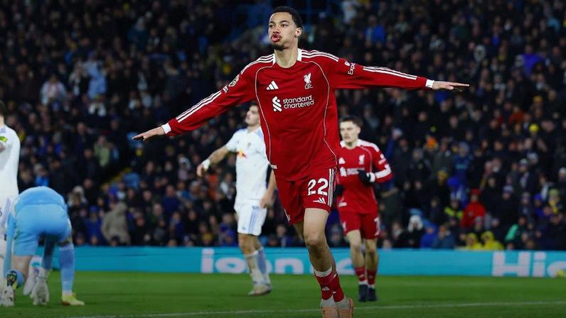 Rodon tentou atrasar a bola, mas viu o Liverpool marcar o primeiro