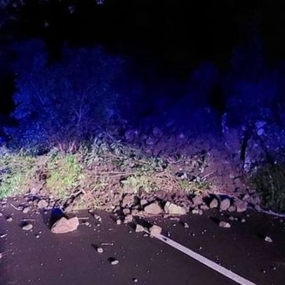 Derrocada fecha estrada entre Portela e Porto da Cruz