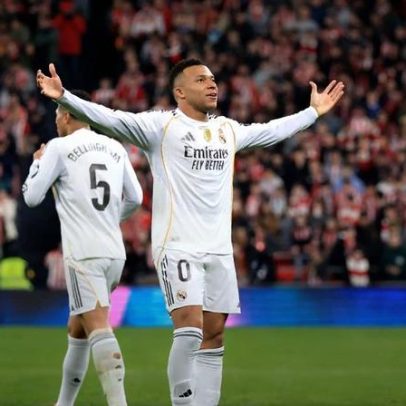 Mbappé engana Unai Simón com mais um golo