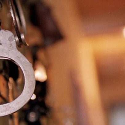 Recluso detido com 370 doses de droga no organismo após saída precária