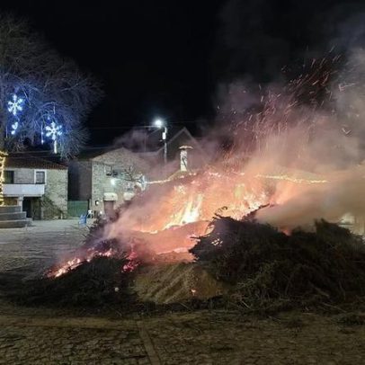 Freineda celebra Natal com a fogueira tradicional
