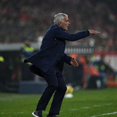 Mourinho surpreende com o onze titular no Benfica–Nápoles