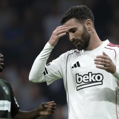 Treinador do Besiktas critica Rafa: nos treinos é zero