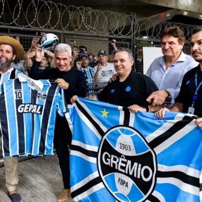 Luís Castro já está no Brasil e foi recebido em festa pelos adeptos do Grêmio