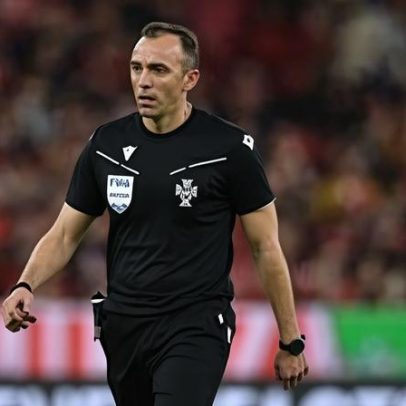 Adeptos de Alverca e FC Porto assobiam João Pinheiro