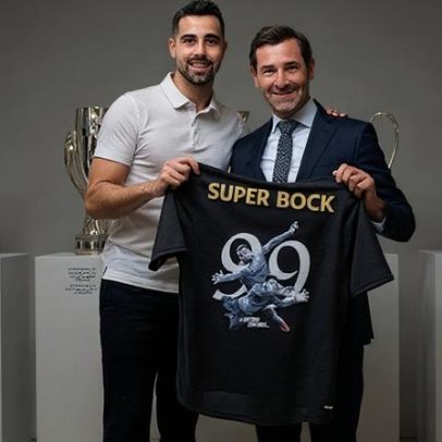 Diogo Costa renova com FC Porto até 2030
