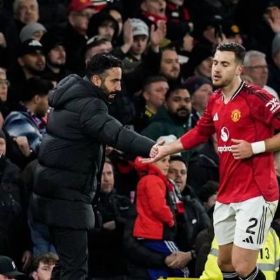 Golo de Dalot não chega para Amorim vencer Nuno Espírito Santo