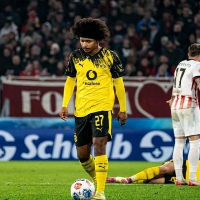 Avançado do Dortmund pretende sair em janeiro após exigência da mulher