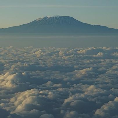 Cinco mortos num acidente de helicóptero de resgate no Kilimanjaro