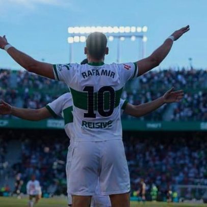 Elche goleia Girona e sobe na classificação