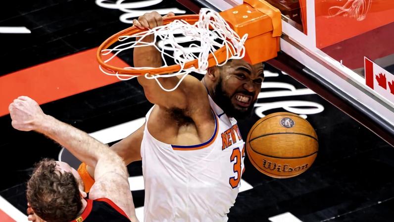 Karl-Anthony Towns afunda 'na cara' de Jakob Poeltl - Foto: IMAGO