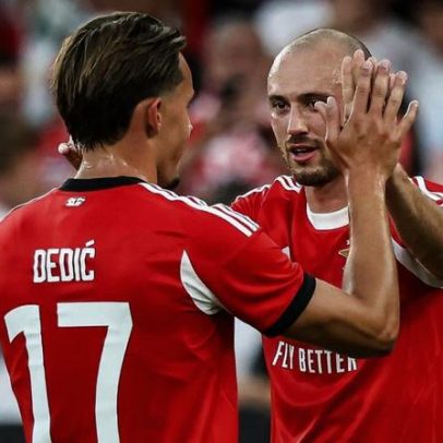 Dupla à direita para impulsionar o Benfica