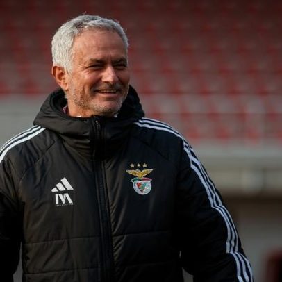 Mourinho surpreende com XI para receção do Benfica ao Famalicão