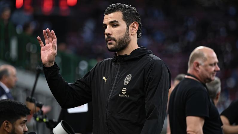 Theo diz ter sido ameaçado para abandonar o Milan