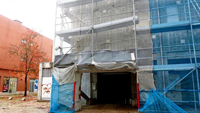 Assaltantes armados aguardavam pelo casal. Foto: Ana Trocado Marques