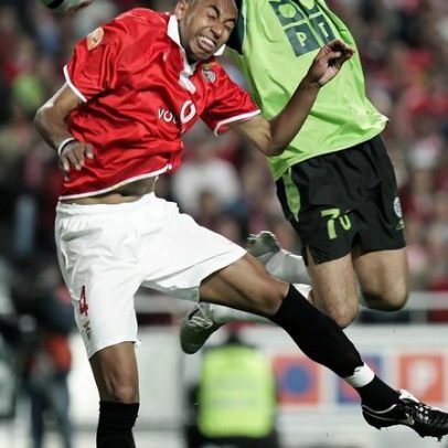 Peseiro diz que com VAR o golo de Luisão seria anulado